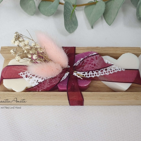 Geschenk Seifen in Holzverpackung mit Schmetterling-Blume-Herz