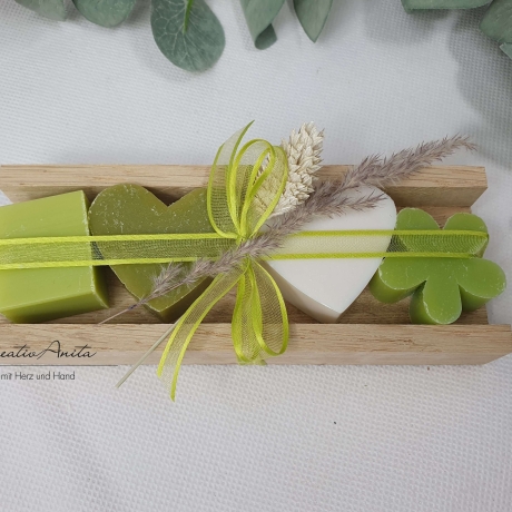 Geschenk Seifen in Holzverpackung mit Seifenherzen - GRÜN