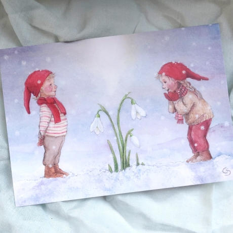 Postkarte Wichtel mit Schneeglöckchen, Waldorf Jahreszeitentisch