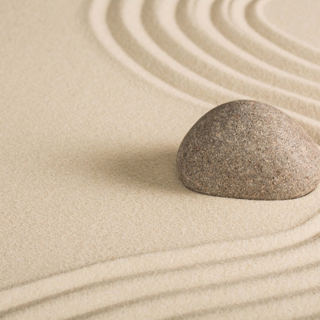 Schreibtischunterlage – Zen Garten mit Stein im Sand – 70 x 50 cm – Schreibunterlage aus erstklassigem Premium Vinyl – Made in Germany