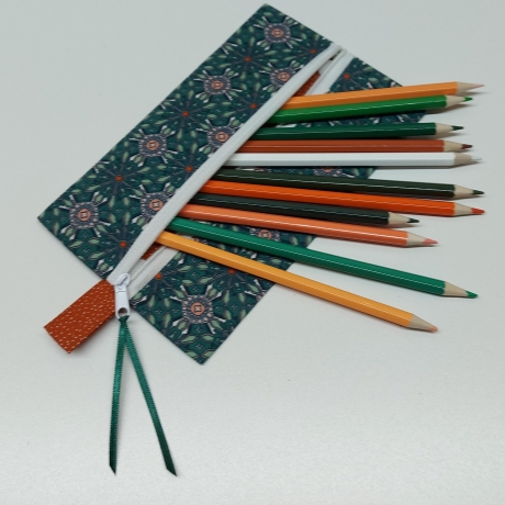 Maltasche auch für Erwachsene - geometrisches Muster grün
