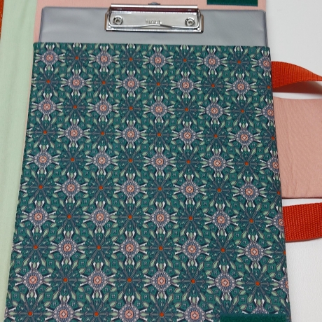Maltasche auch für Erwachsene - geometrisches Muster grün
