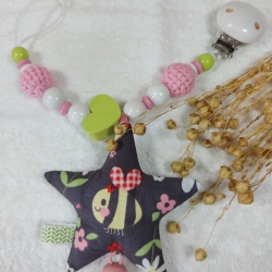 Schnullerkette in maigrün/rosa/weiss mit Stoffstern Bienchen