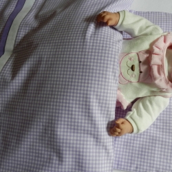 Babybettwäsche Vichykaro in flieder (80x80 und 40x35 cm)