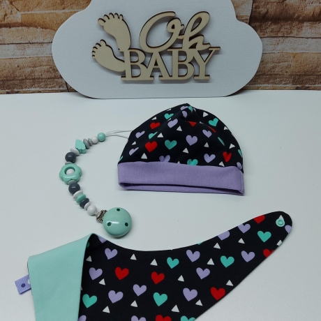 Mützchen Beanie Spucktuch Halstuch für Baby - bunte Herzen 