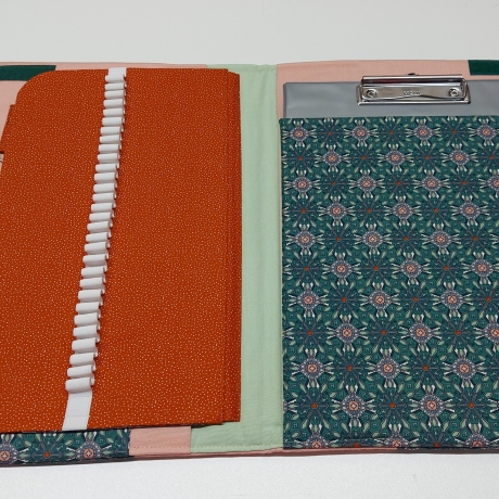 Maltasche auch für Erwachsene - geometrisches Muster grün