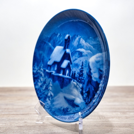 Weihnachtsteller - 1973: Heiligabend am Wendelstein - von Berlin Design - blaues Porzellan - begrenzte Auflage - Made in West Germany (8C3)