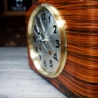Küchenuhr, Tischuhr mit naturfreundlichem Palisanderfurnier und Funkuhrwerk DCF-77 aufbereitet, persönlich signiert, Einzelstück Zertifikat