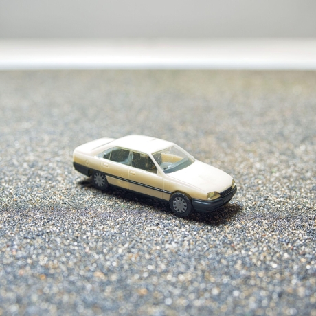 Herpa Opel Omega GLS in weiß, Zustand gut – Maßstab 1:87 – Perfektes Sammlerstück für Opel Fans und Modellbahn-Liebhaber H0 1/87