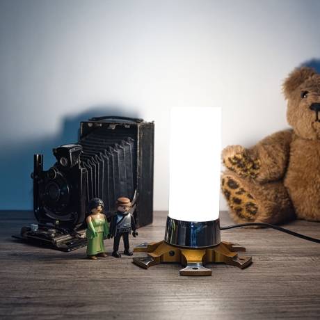 Tischlampe aus einer GoKart Bremsscheibenaufnahme und Resten einer alten Lampe    - Made in Germany  - Unikat mit Zertifikat, für Racefans