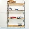 String Regal, Nuten Variante (Lübke, Vitsoe), vollständig restauriert, schwarze Leitern, 4 Böden inklusive. HxBxT 108cm x 60cm x 24cm
