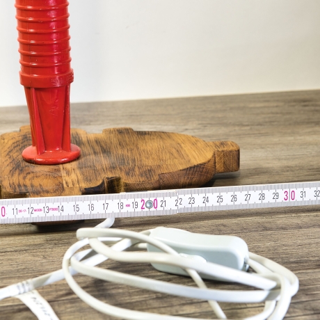 Kleinserie: Original Feuerwehr Spritze, Strahlrohr als Tischlampe, E27 Fassung, Euro Stecker, Schnurzwischenschalter, handgefertigter Fuß