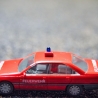 Herpa Opel Omega GLS Feuerwehr in rot, Zustand gut – Maßstab 1:87 – Perfektes Sammlerstück für Opel Fans und Modellbahn-Liebhaber H0 1/87
