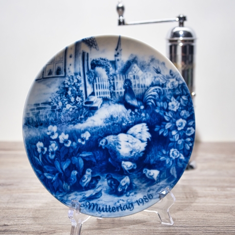 Sammelteller Muttertag: 1986 Hühnerfamilie - Berlin Design - blaues Porzellan  - Made in West Germany - 19,5 cm - 8B3 - TOP Zustand