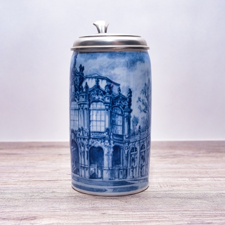 Sammelkrug Berlin Design - Serie: Jubiläumsseidel - Der Dresdner Zwinger- blaues Porzellan - Made in Germany - 9D3 - kleine Mängel
