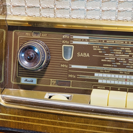 SABA Freudenstadt 7 Röhrenradio -1956/57 - vollständig restauriert Technisch und optisch einwandfrei. Bluetooth oder Streaming Option