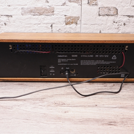 WiFi Tischradio Stralsund von RFT Robotron (DDR) umgebaut mit WIFI Streaming, Bluetooth, Airlino App für Apple iOS und Android - Upcycling