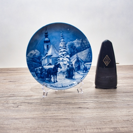 Weihnachtsteller - 1984: Weihnachtsabend in Ramsau - von Berlin Design - blaues Porzellan - begrenzte Auflage - Made in West Germany - (8C3)