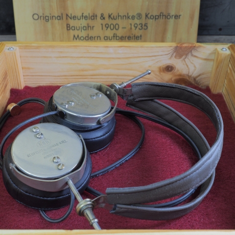 Original Neufeldt & Kuhnke Kopfhörer Modell D aus 1900 - 1935 modern aufbereitet, mit Holzkiste, limitierte Auflage 3/200 (VR-2)