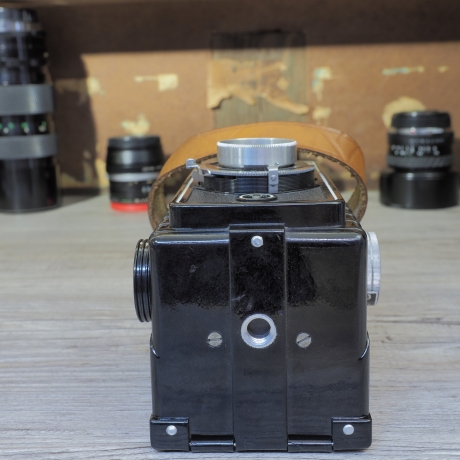 Plascaflex Rollfilmkamera aus den 1950er Jahren in überraschend gutem Zustand. Alles funktioniert. Blende, Verschluss und Sucher geprüft.