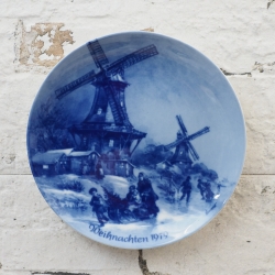 Weihnachtsteller - 1979: Weihnachtsabend in Greetsiel - Berlin Design - blaues Porzellan - begrenzte Auflage - Made in West Germany - (8E3)