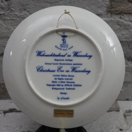 Weihnachtsteller - 1982: Weihnachtsabend in Wasserburg - Berlin Design - blaues Porzellan - begrenzte Auflage - Made in West Germany - (8F)