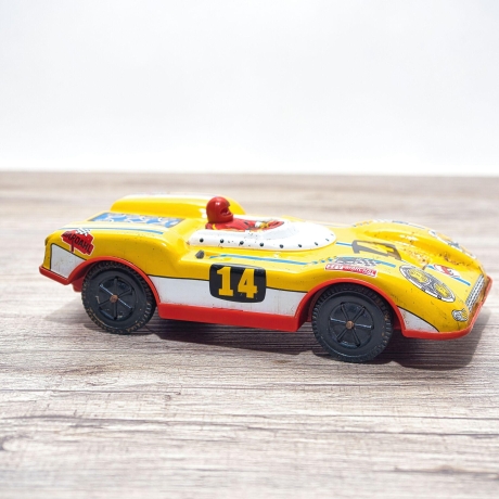 Blechauto: Vintage Joustra 24-Stunden Le Mans Rennwagen - Seltenes Blechmodell mit Friktionsantrieb - Maßstab 1/38 - Made in France