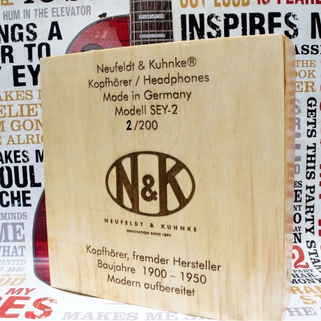 Kopfhörer (Heavy Duty, Outdoor) Neufeldt&Kuhnke, Modell SEY-2 aus ca. 1920, modern aufbereitet, mit Holzkiste, limitierte Auflage 2/200