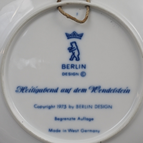 Weihnachtsteller - 1973: Heiligabend am Wendelstein - von Berlin Design - blaues Porzellan - begrenzte Auflage - Made in West Germany (8E3)