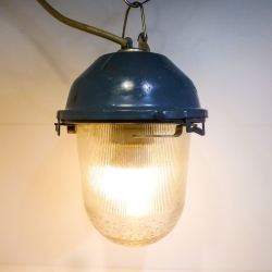 Ukraine Spende: Russische Fabrik oder Bunkerlampe, einfach,  gebaut 1990, neu verkabelt und moderne LED Leuchte verbaut, TOP Zustand