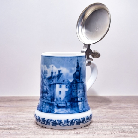 Sammelkrug Berlin Design - Serie: Jahresseidel - Wasserschloss Lembeck - blaues Porzellan - Made in Germany - 9D3 - TOP Zustand