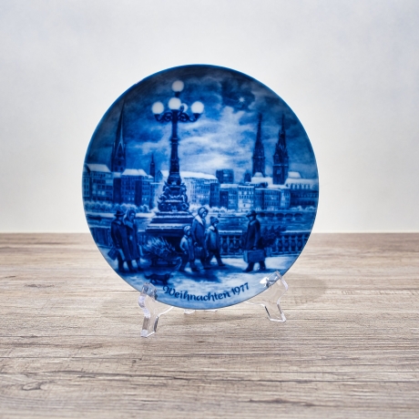 Weihnachtsteller - 1977: Weihnachtsabend in Hamburg - Berlin Design - blaues Porzellan - begrenzte Auflage - Made in West Germany (8C3)