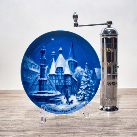 Weihnachtsteller - 1972: Michelstadt - von Berlin Design - blaues Porzellan - begrenzte Auflage - Made in West Germany - TOP Zustand (8C3)