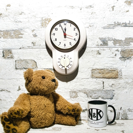 Küchenuhr der Firma Peter - mit integrierter Eieruhr - Quarzuhrwerk - batteriebetrieben - Wanduhr - Made in Germany - voll funktionsfähig UW