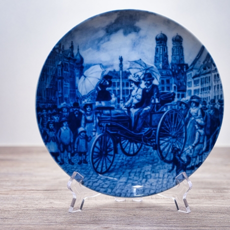 Sammelteller Berlin Design - Serie: Historica - Benz Motorwagen in München 1888 - blaues Porzellan  - Made in Germany - 9D1 - TOP Zustand