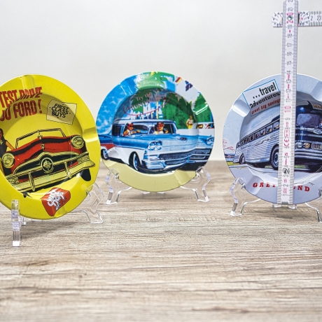 3er Set Blech Aschenbecher, vermutlich 1970er Jahre, 50er Jahre US Werbung (Ford, Genral Motors, Greyhound Bus)  - 9C3