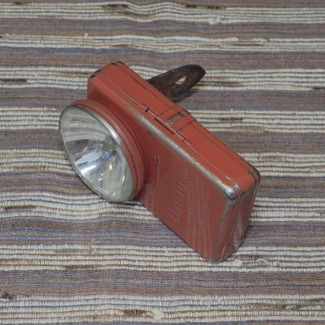 Upcycling, aber Originalzustand : Vintage DAIMON 412 Taschenlampe in rot, ca. 1940 - 1950er Jahre (Umrüstung für Akkus)