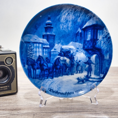 Weihnachtsteller - 1975: Weihnachten in Dortmund - von Berlin Design - blaues Porzellan - begrenzte Auflage - Made in West Germany (8C3)