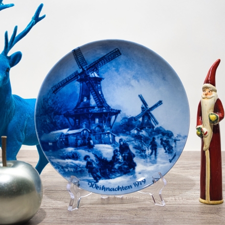 Weihnachtsteller - 1979: Weihnachtsabend in Greetsiel - Berlin Design - blaues Porzellan - begrenzte Auflage - Made in West Germany (8C3)