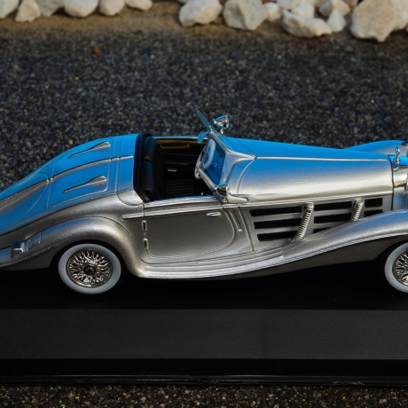 Automodell Mercedes Benz 540K - 1936, unbekannter Hersteller, Maßstab  1/50 in TOP Zustand mit Acrylglashaube (leichte Kratzer der Haube)