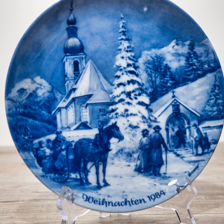 Weihnachtsteller - 1984: Weihnachtsabend in Ramsau - von Berlin Design - blaues Porzellan - begrenzte Auflage - Made in West Germany - (8C3)