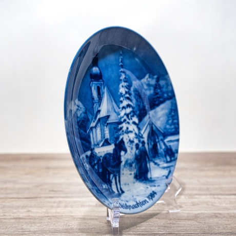 Weihnachtsteller - 1984: Heiligabend in Ramsau - Berlin Design - blaues Porzellan - begrenzte Auflage - Made in West Germany (8C3)