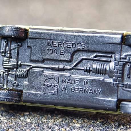 Herpa Mercedes 190E Modellauto in schilfgrün – Maßstab 1:87 – Perfektes Sammlerstück für Mercedes Fans und Modellauto-Liebhaber H0 1/87