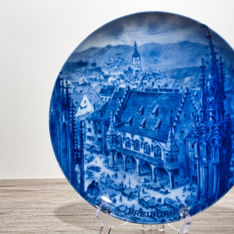 Sammelteller, Städteteller: Freiburg - Berlin Design - blaues Porzellan  - Made in Germany - mit Karton - 8E1 - TOP Zustand