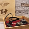 Kopfhörer (Heavy Duty, Outdoor) Neufeldt & Kuhnke, Modell SEY-2 aus ca. 1920, modern aufbereitet, mit Holzkiste, limitierte Auflage 1/200