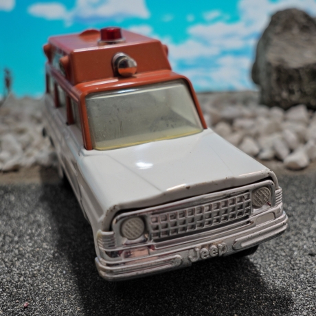 Tonka Rescue Jeep, Blechauto, Einsatzwagen aus den 1960er Jahren, altersgerechter Zustand, Blechspielzeug