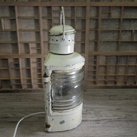 Echte Schiffslampe, Original maritime Ausrüstung, seewasserfest, mit E27 Fassung und elektr. Zuleitung (Stecker, Schalter)  - Upcycling
