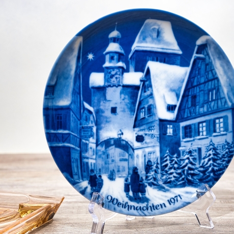 Weihnachtsteller - 1971: Rothenburg ob der Tauber - von Berlin Design - blaues Porzellan - begrenzte Auflage - Made in West Germany (8C3)