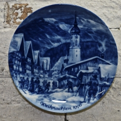Weihnachtsteller - 1990: Weihnachtsabend in Garmisch-Partenkirchen, Berlin Design - blaues Porzellan - begrenzte Auflage - Made in Germany