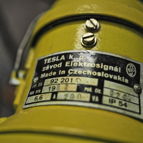 Upcycling einer ehemaligen TESLA Landebahn Lampe - Umbau zur Stehlampe mit Stativ